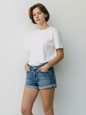 A E Gold Shorts Zoe Sz 28 8.5" Rise